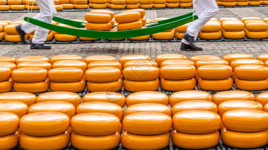 农业传统的荷兰阿尔克马传统荷兰乳酪市场豪达图片