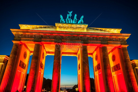 柏林勃兰登堡门照亮的勃兰登堡门历史夜晚建筑学图片
