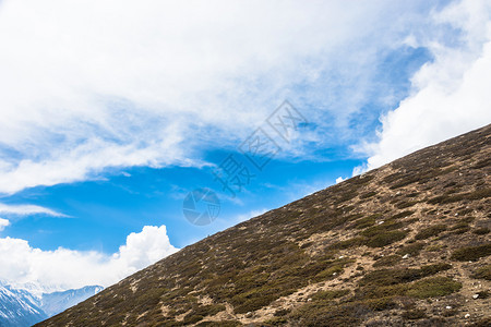 壮阔伟丽的山间风景图片