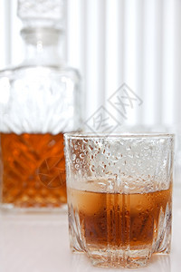 酒喝湿杯威士忌和水晶除尘器红酒杯图片