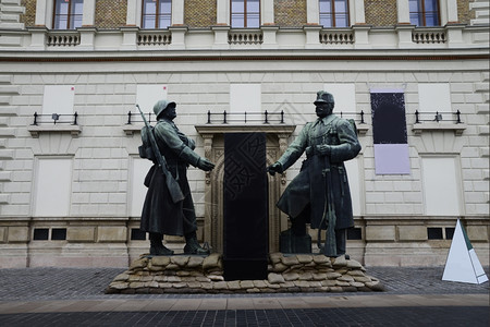 市场布达佩斯匈牙利最古老的城市宿主巨大的型第一世界战争士雕像图片
