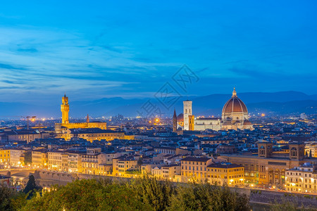 暮城市景观旅行夜晚佛罗伦萨天际的景象与意大利托斯卡尼佛罗伦萨杜奥莫的景象图片