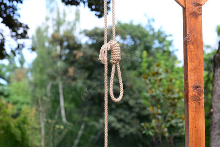绑执行危险挂绳结的绞套在户外图片