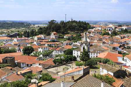 钟塔街道葡萄牙Pinhel这个历史城镇及其他地方的全景观图片