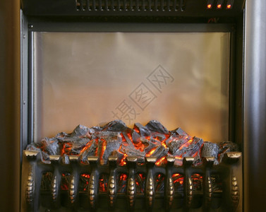正面热电的缩小位于会议室内电炉壁的前面图片