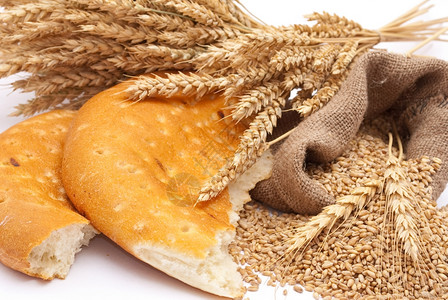 面包袋小麦和耳朵谷物粮食种子图片