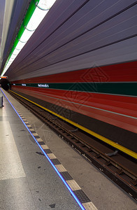 捷克语布拉格的空地铁下站管子图片