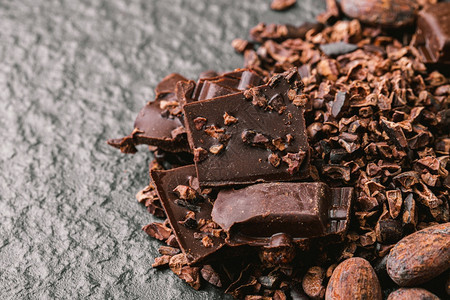 糖果棕色的横幅黑巧克力粉碎和可豆最高风景图片