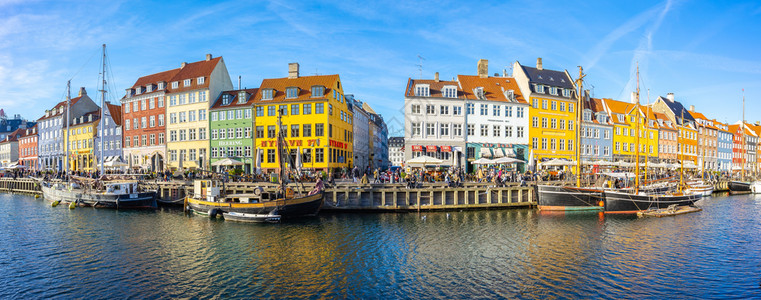 户外地标城市景观丹麦哥本哈根2017年5月日丹麦哥本哈根市Nyhavn全景图片