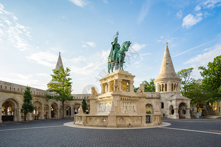 匈牙利布达佩斯市雕像马蒂亚斯图片