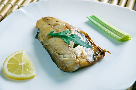 海FrndaPalamutTarifi土耳其菜时令鱼季节片图片