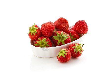 有机的素食主义者白色孤立背景的美味草莓相照片浆果图片