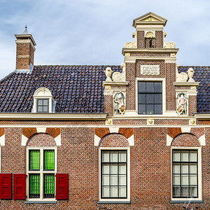 荷兰阿尔克马的传统荷兰建筑正面户外颜色图片