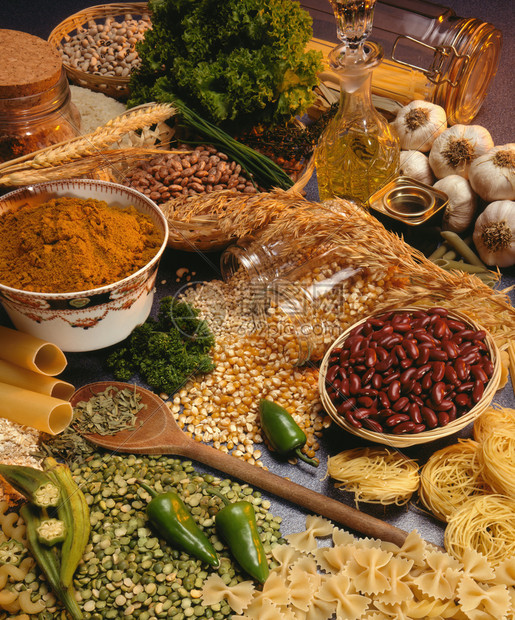 豆子选择烹饪原料包括豆类泡菜香料意大利面和橄榄油脉冲艾伦图片