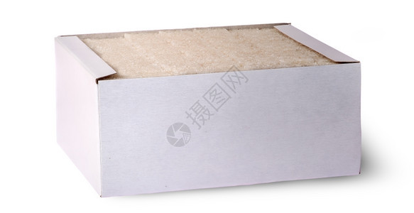 正面块在白色背景孤立的盒子中在白糖前方的立体甜图片
