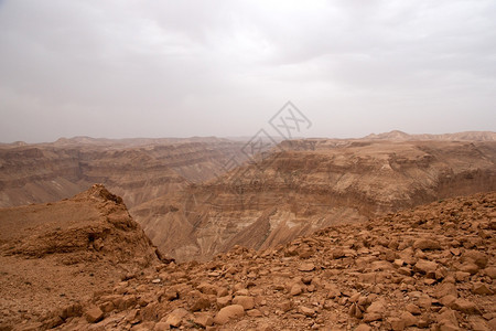 远足以色列的石头沙漠地貌结峡谷图片