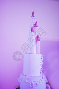 城堡白色婚礼蛋糕图片