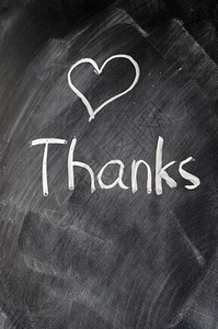一种手写感激在黑板上亲笔写道谢图片