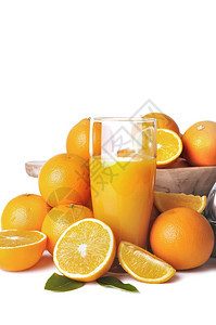 柑橘白底果实堆积之中橙汁在玻璃上以清新为杯子橙汁中喝水果图片