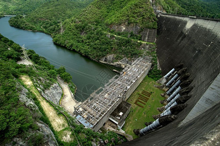 泰河沿岸布密尔大坝上的发电站泰国水具体的图片
