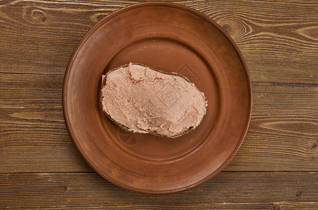 什锦的熏制盘子Fleskepolse挪威用于面包的肉盘完全来自猪肉关闭图片