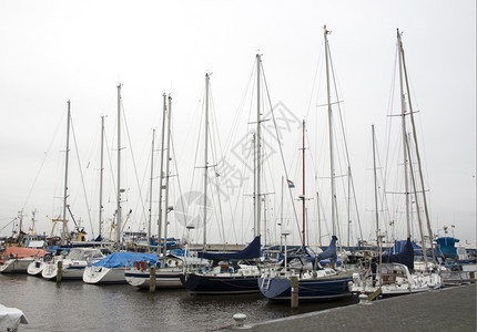费舍尔钓鱼荷兰乌克港的鱼船桅杆图片