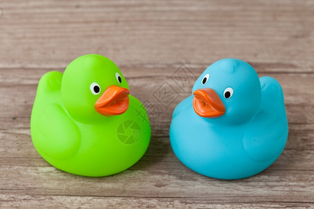 小鸭可爱的橡胶用于洗澡彩色橡皮鸭照片图片