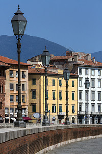 意大利中部托斯卡纳地区阿诺河上的比萨市位于意大利中部托斯卡纳地区灯街道欧洲图片