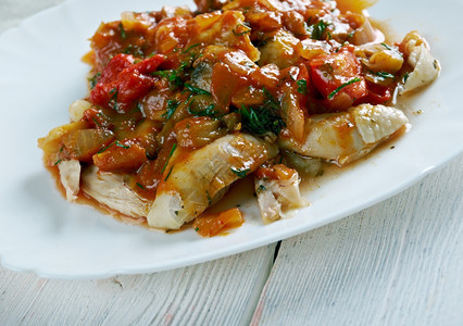 MantarlTavukSote土耳其鸡肉和蘑菇炖菜乡村酱花椒卧式番茄图片