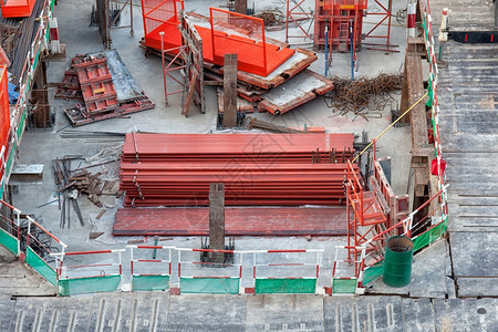 进步配有建筑材料和钢铁的建筑工地行业具体的图片