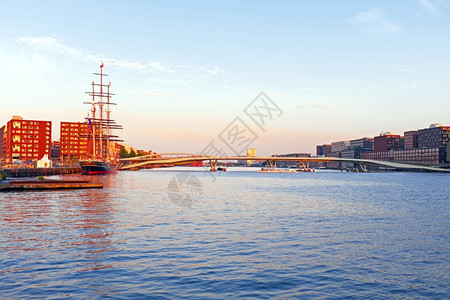 荷兰港口日落景象图片
