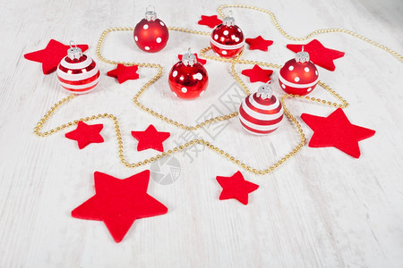 红色庆典圣诞球装饰品背景图片