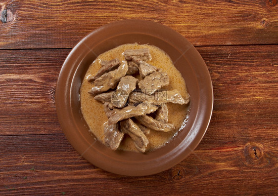 午餐盘子BeefStroganoff关闭式农场舍厨房食物图片