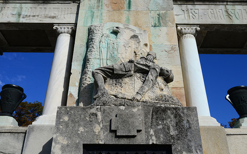 城市赫鲁斯的罗马尼亚英雄纪念碑地标细节卓贝塔旅行图片