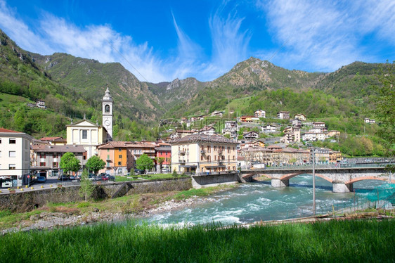 桑布伦巴纳河谷Bergamo意大利教区SanPellegrinoTerme村术语图片