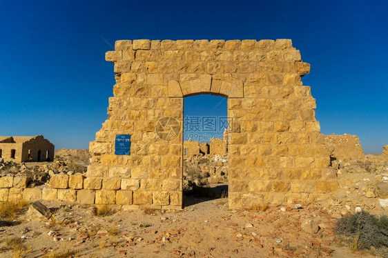 旅行沙漠在以色列为荒漠公园的废墟和历史进行度假旅游图片