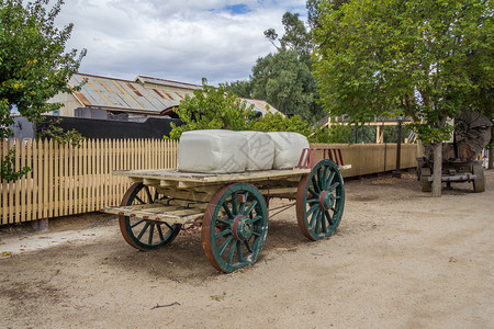 伊丘卡平板澳大利亚维多州埃丘卡的木制马车羊毛旧式运输澳大利亚维多州埃丘卡木头图片