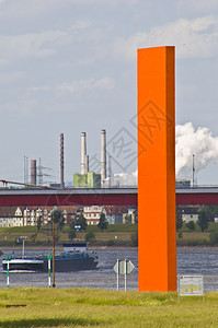 穿越金属路过莱茵河和鲁尔口处被称为瑞雅橙色的地标高图片