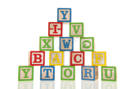 带字母表的多彩教育型木玩具块维林克蓝色的白图片