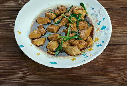 人搅拌画蒙古鸡肉美国风格的中鸡肉炒饭制作方法由蒙古传统烹饪方式抽调以中餐煮熟方法制成图片