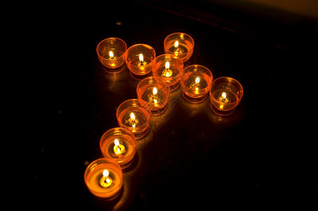 雅各布斯明亮的以形状燃烧蜡烛图片