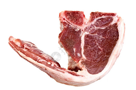 生的超过肉类周围有脂肪的原始羊排在白种背景上劈背景图片