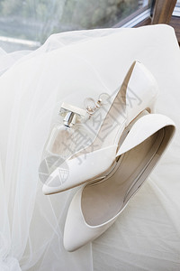 白色新娘婚鞋图片