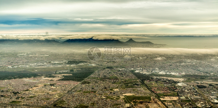 镇开普敦市郊区山地形的空中观察图景CapeTown市郊景观岬图片