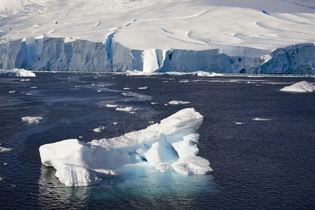 南极半岛的天堂湾图片