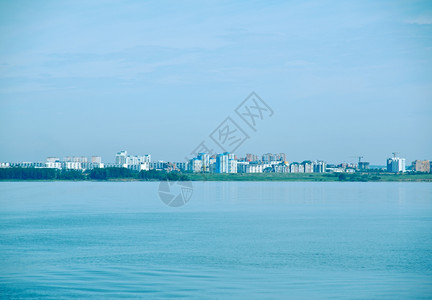 天空场景俄罗斯西伯利亚伊尔库茨克从河边的市风景图片
