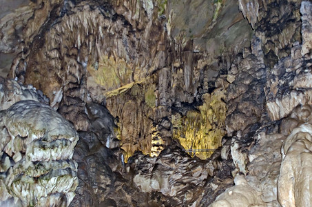 钟乳石岩笋保加利亚Vratza镇附近的Ledenika洞穴的美丽风景图片