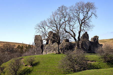 英国12世纪的废墟在温斯利代尔的庞德拉贡城堡在约克郡戴尔公园在东北英格兰彭德拉贡城堡约克郡戴尔斯英格兰艾伦12日图片