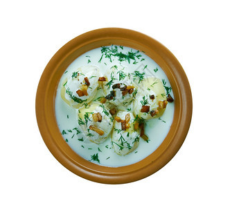 盘子美食配有土豆和炸培根的加土豆和油炸培根的古斯良卡奶制品食物图片
