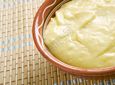 烹饪穆赫拉马Muhlama玉米粥加土耳其奶酪料理餐巾图片